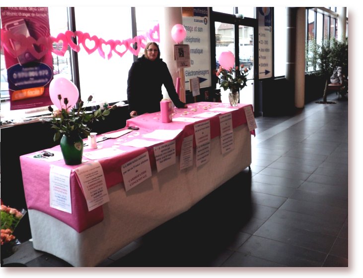 Gloria et Romain  parents d'Axel avec leur stand  sur les cardiopathies congnitales dans la galerie du Leclerc