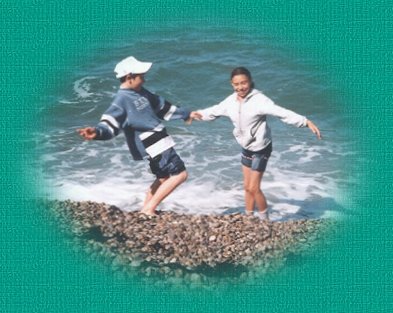 Galle et Adrien sur la plage d'Etretat