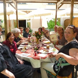2010 mai gif yvette